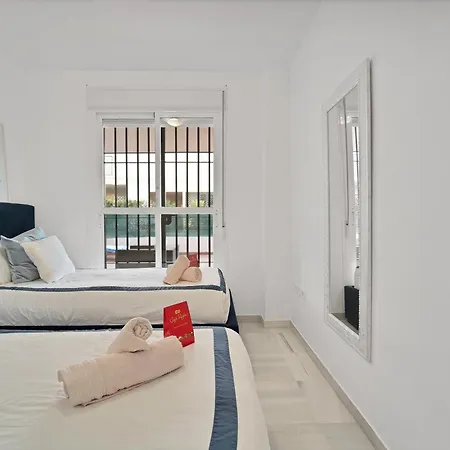 Con Enorme Terraza En Complejo Con Piscina En Nueva Andalucia - Lorcrimar Marbella