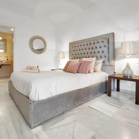 Con Enorme Terraza En Complejo Con Piscina En Nueva Andalucia - Lorcrimar Apartamento *
