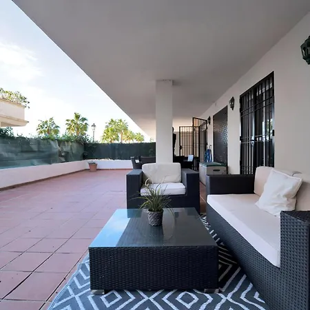 Con Enorme Terraza En Complejo Con Piscina En Nueva Andalucia - Lorcrimar Apartment