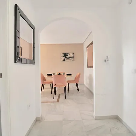 Con Enorme Terraza En Complejo Con Piscina En Nueva Andalucia - Lorcrimar Apartment