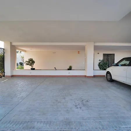 Con Enorme Terraza En Complejo Con Piscina En Nueva Andalucía - Lorcrimar