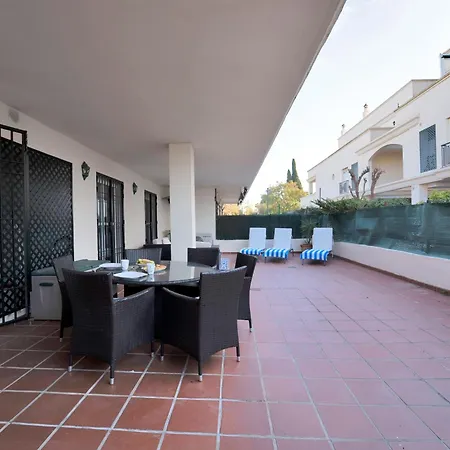 Apartamento Con Enorme Terraza En Complejo Con Piscina En Nueva Andalucia - Lorcrimar