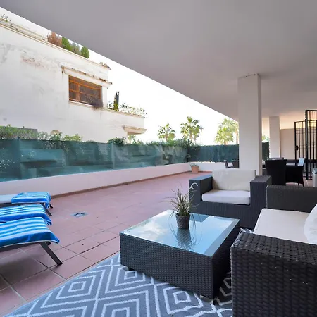 Con Enorme Terraza En Complejo Con Piscina En Nueva Andalucia - Lorcrimar * Marbella