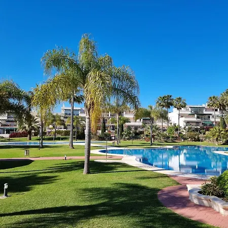 Apartamento Con Enorme Terraza En Complejo Con Piscina En Nueva Andalucía - Lorcrimar *