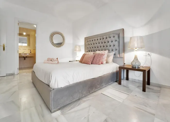 Con Enorme Terraza En Complejo Con Piscina En Nueva Andalucia - Lorcrimar Apartment *