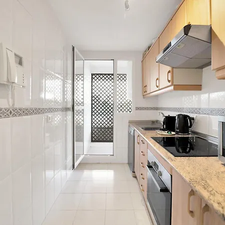 Con Enorme Terraza En Complejo Con Piscina En Nueva Andalucia - Lorcrimar