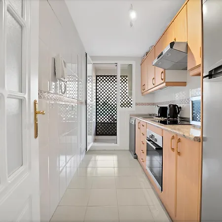 Con Enorme Terraza En Complejo Con Piscina En Nueva Andalucia - Lorcrimar 아파트