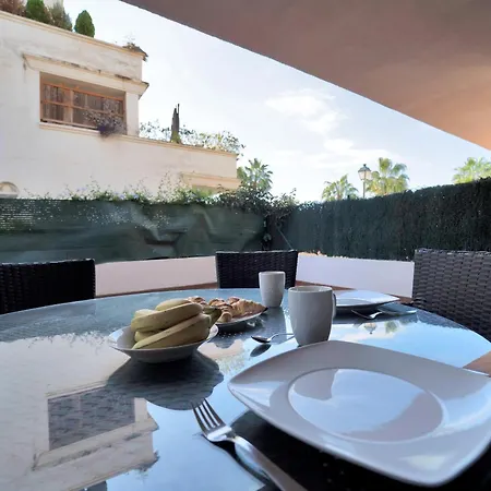 Con Enorme Terraza En Complejo Con Piscina En Nueva Andalucia - Lorcrimar アパート マルベーリャ