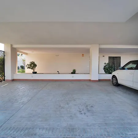 Con Enorme Terraza En Complejo Con Piscina En Nueva Andalucia - Lorcrimar マルベーリャ