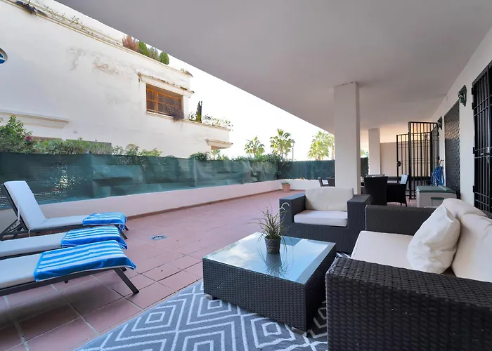 Con Enorme Terraza En Complejo Con Piscina En Nueva Andalucia - Lorcrimar * Marbella