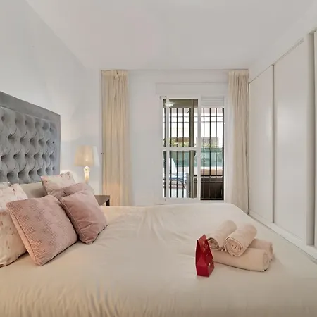 Con Enorme Terraza En Complejo Con Piscina En Nueva Andalucia - Lorcrimar מארבלה