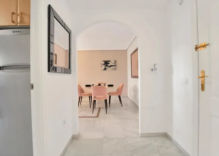 Con Enorme Terraza En Complejo Con Piscina En Nueva Andalucia - Lorcrimar דירה