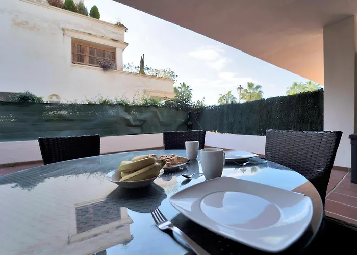 Con Enorme Terraza En Complejo Con Piscina En Nueva Andalucia - Lorcrimar * מארבלה